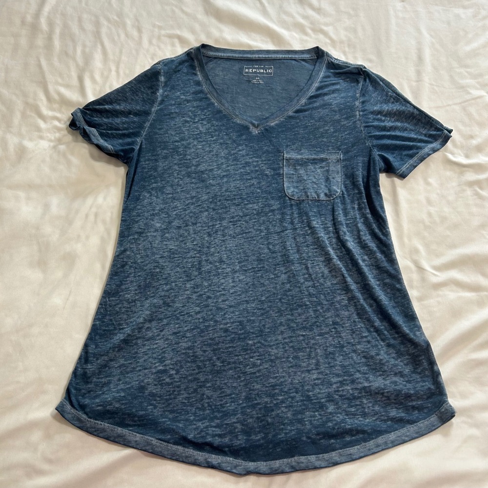 For The Republic Womens Blue Mineral Wash V-Neck Pocket T-Shirt Size Small